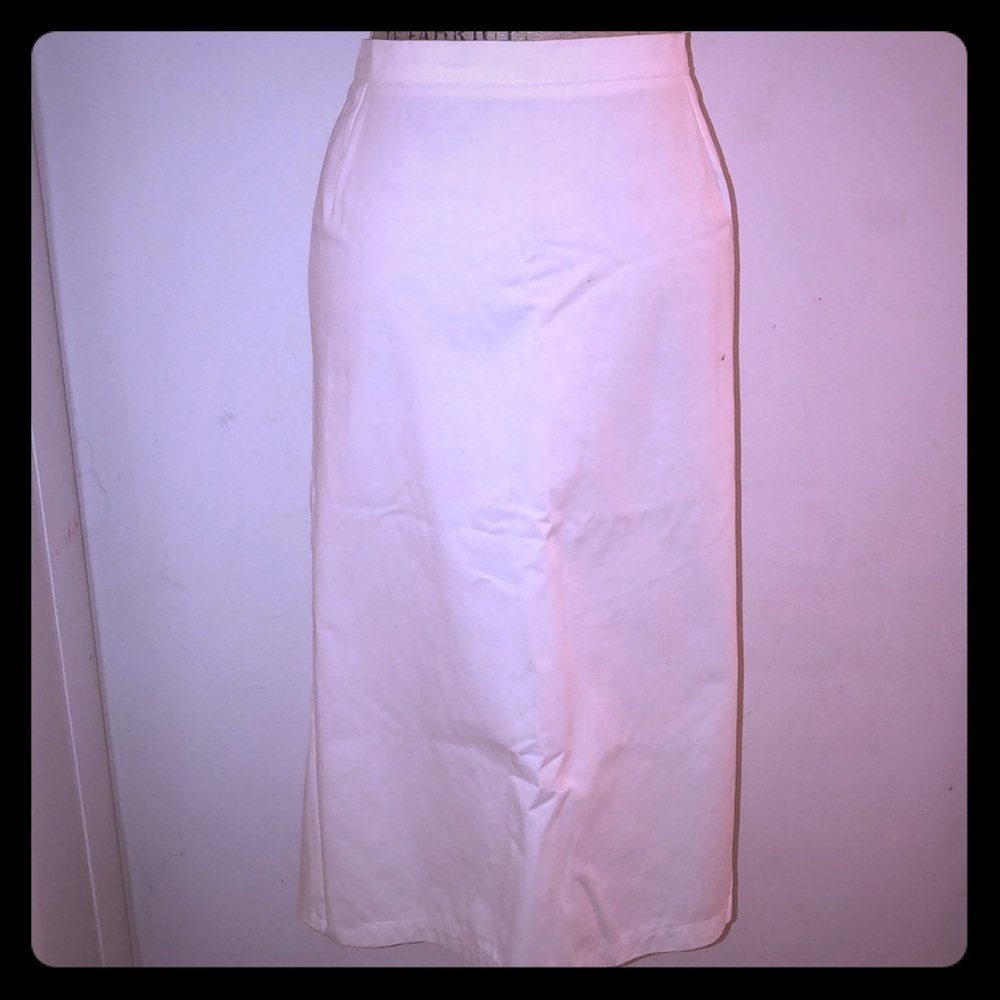 🚫SOLD. White Skirt ❌  Free ❌ NOT FOR SALE